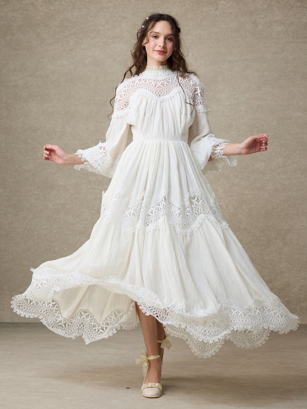 LINENNAIVE Pearlman 25 Linen Lace White Romantic Gown Size Small VGUC